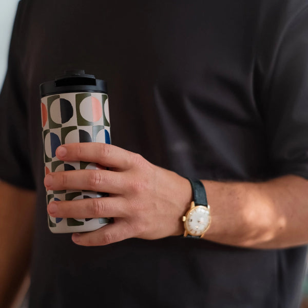 Mug de voyage en acier inoxydable à motif de cercles géométriques Caroline Gardner