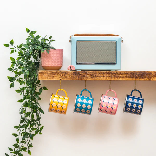 Mug émaillé rétro – la tasse qui a du style !