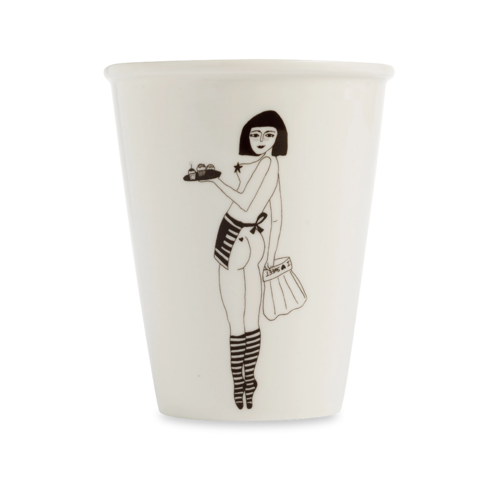 Tasse “Fille Cupidon au gâteau” – Illustration Helen B