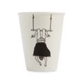 Tasse en porcelaine – Fille au trapèze par Helen B